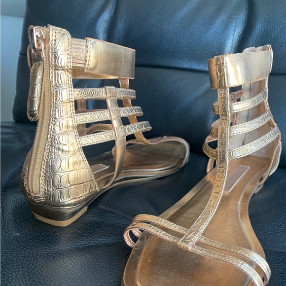 BRAND NEW BCBG MAXAZRIA Summer Flat Sandals Women Size 6.5 - Picture 3 of 4